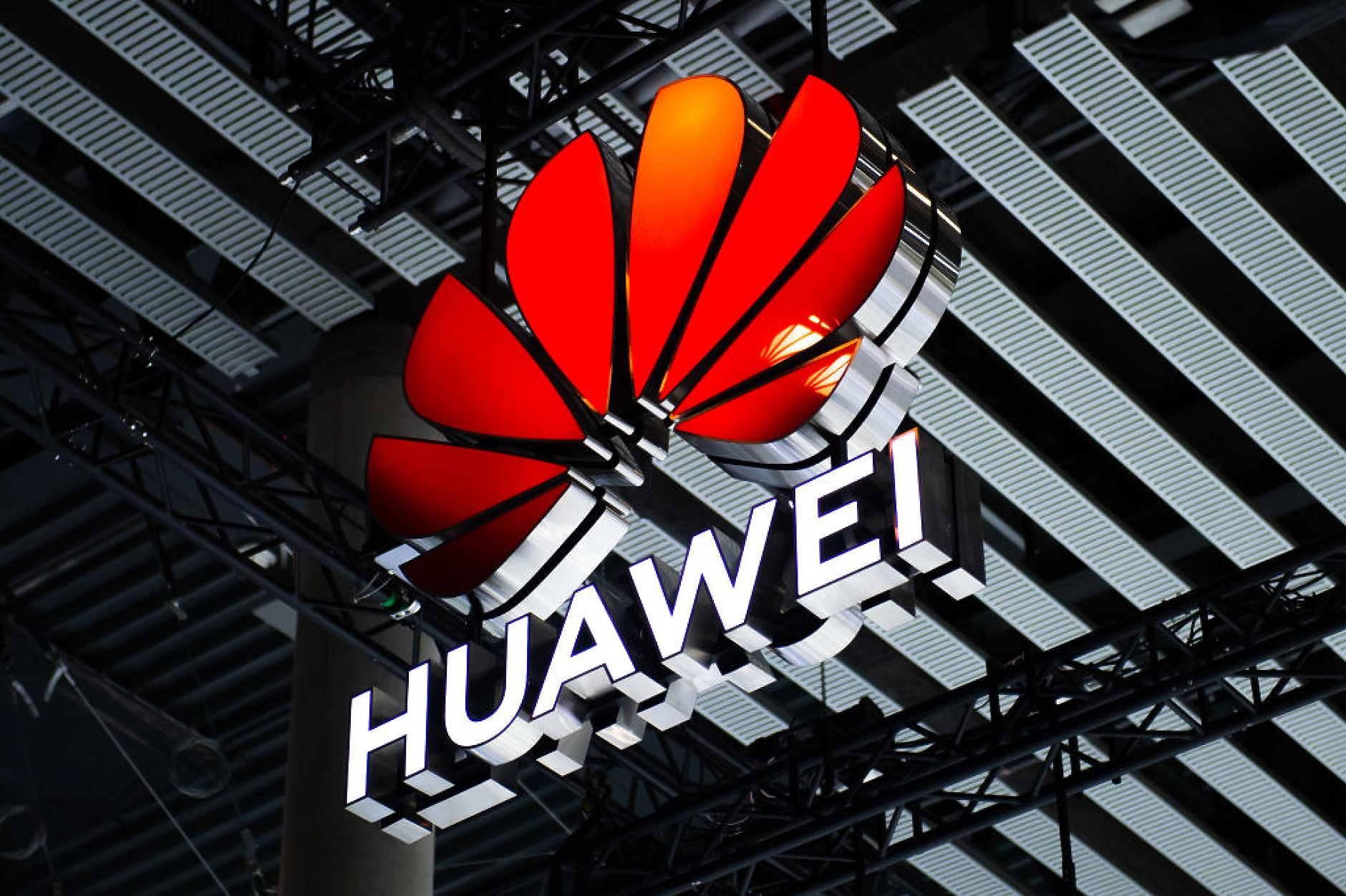 ЕС обмисля задължителна забрана за използване на оборудване Huawei за 5G мрежите в блока